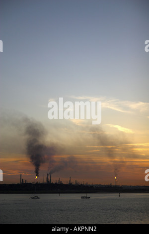 Coucher de soleil sur la station d'alimentation de Fawley, Southampton Banque D'Images