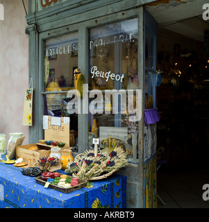 Quincaillerie/shop, magasin de matériel ancien, de souvenirs et de produit local shop, Sault, Vaucluse, Provence, France Banque D'Images