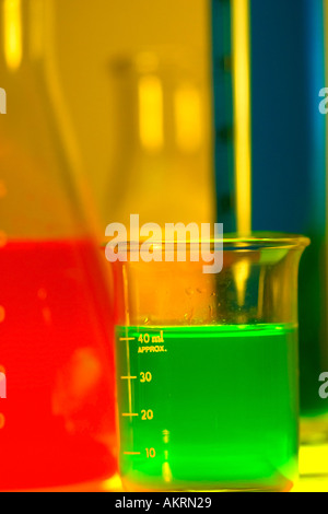 Close up of test tubes de couleurs vives et les flacons Banque D'Images