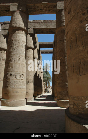 Colonnes de la salle hypostyle du Temple de Karnak 3 Banque D'Images