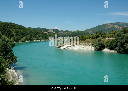 Dans le lac Fiastra Sibilini Montagne Italie Banque D'Images