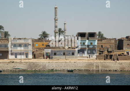 Village sur les rives du Nil Egypte 2 Banque D'Images