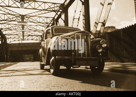 Ford Prefect sur girder bridge Banque D'Images