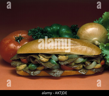 Philly cheese steak sandwich sandwiches sandwiches sanwich Pain pain tomate tomates Oignons Champignons rouleau Bon Appétit laitue Banque D'Images