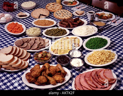 PA Dutch family style Repas dîner à carreaux bleu Cuisine nappe de table Bon Appétit Banque D'Images