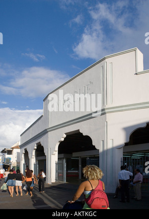 Marché intérieur facade sur un samedi après-midi à Saint-Denis, Réunion Banque D'Images