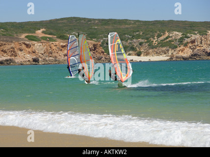 Le Portugal l'Algarve près de véliplanchistes, Sagres Martinhal beach Banque D'Images