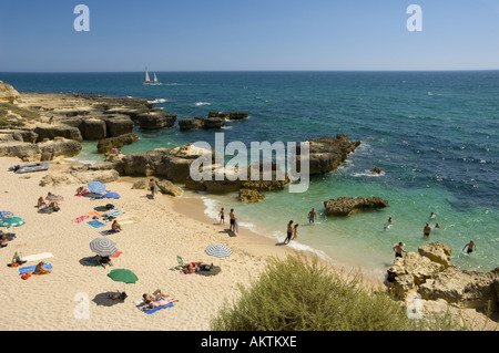 Le Portugal l'Algarve plage d'Evaristo rocheuse près de Albufeira Banque D'Images