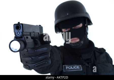 Un agent de police swat en uniforme avec casque et mp5 machine gun Banque D'Images