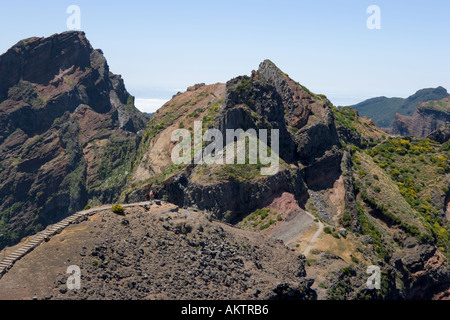 La vue depuis le point de vue de Pico do Arieiro dans les montagnes de Madère, Portugal Banque D'Images