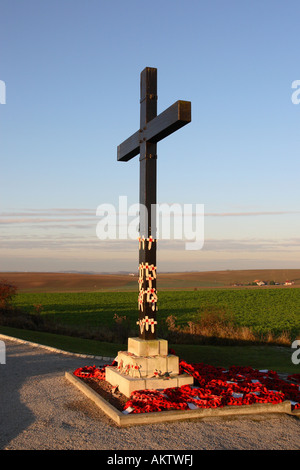 La croix à Lochnagar Cratère de mine sur la bataille de la somme dans le nord de la France Banque D'Images