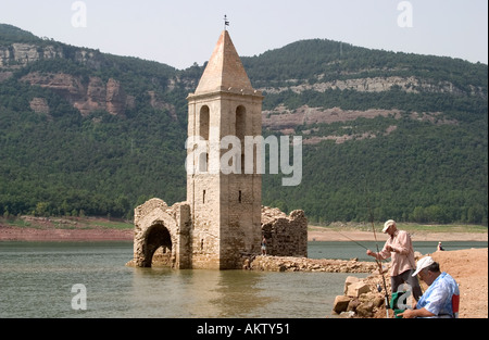 Pantano de sau de la rareté de l'eau dans un réservoir en Espagne Banque D'Images