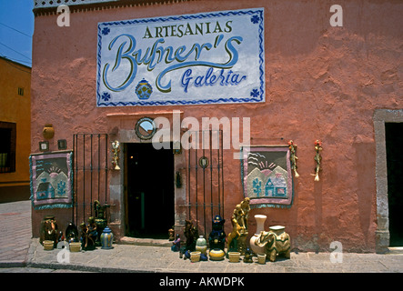 Artesanias Bulners, galerie d'art, craft store, store, Plaza Principal, main square, San Sebastian Bernal, l'État de Querétaro, Mexique Banque D'Images