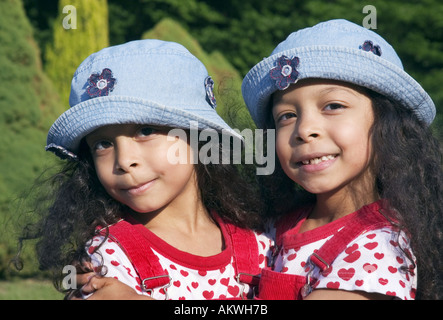 Portrait de deux sœurs Banque D'Images