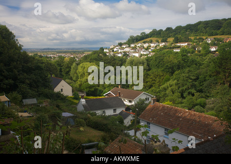 Vue sud sur les toits de maisons et jardins en Braunton à Taw Estuaire et Westward Ho ! Distance à Devon, Angleterre Banque D'Images