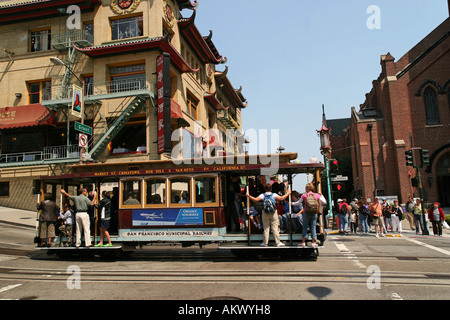 Cable car dans le quartier chinois, San Francisco, Californie, en Amérique du Nord, Etats-Unis Banque D'Images