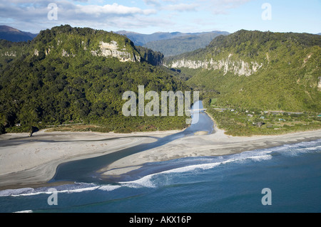 Pororari Paparoa Punakaiki la Gorge de la rivière du parc national de la côte ouest de l'île du Sud Nouvelle-zélande aerial Banque D'Images