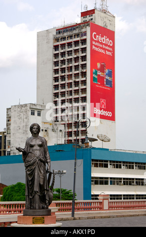 Monument de l'Euterpe, muse de la musique et de la poésie lyrique, Manaus, Brésil Banque D'Images