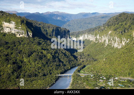 Pororari Paparoa Punakaiki la Gorge de la rivière du parc national de la côte ouest de l'île du Sud Nouvelle-zélande aerial Banque D'Images