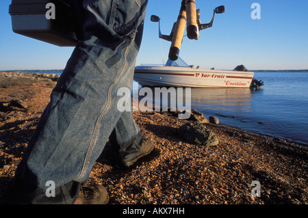 Bateau de pêcheur à pied dans le lac Sakakawea Dakota du Nord Banque D'Images