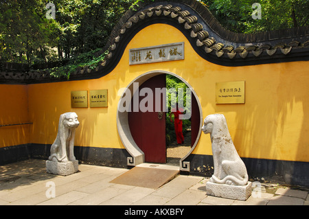 La porte ronde, Longhua Temple, Shanghai, Chine Banque D'Images