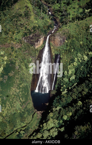 Cascade sur l'île hawaïenne de Kauai Banque D'Images