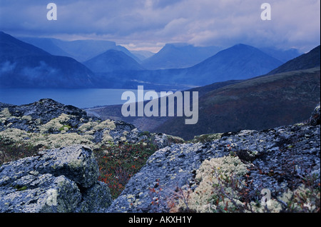 Montagnes Khibiny sont situés en Russie dans la région de Mourmansk. Péninsule de Kola, Russie Banque D'Images