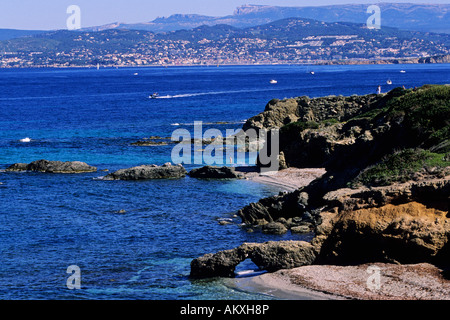 La France, Var, ile des Embiez, Allemand plage, côte ouest de l'île, Bandol dans l'arrière-plan Banque D'Images