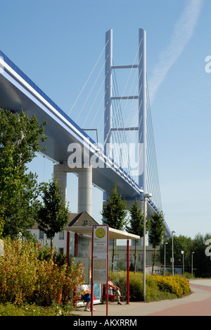 Ruegenbruecke, nouveau pont reliant la ville de Stralsund et l'île Rügen, Rugia, Mecklembourg-Poméranie-Occidentale, Allemagne Banque D'Images