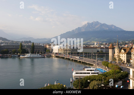 Vue sur le Pilatus et le lac de Lucerne, Lucerne, canton de Lucerne, Suisse Banque D'Images