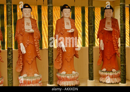 Statues de Bouddha dans le temple de Kek Lok Si, Penang, Malaisie Banque D'Images