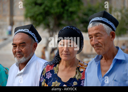 Les Ouzbeks habillé de tissu traditionnel Samarkand Ouzbékistan Banque D'Images