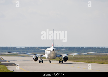 Boeing 737 sur la façon taxi, l'aéroport de Francfort, Hesse, Allemagne Banque D'Images