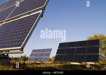 Modules solaires sur un testfield à Berlin, Allemagne Banque D'Images