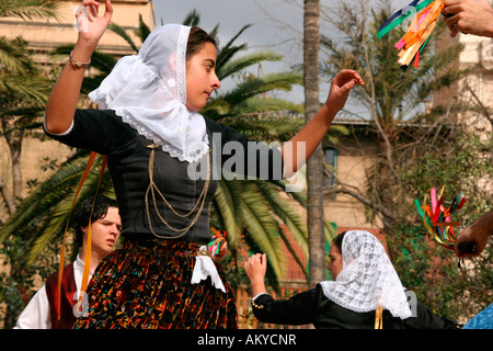 Groupe de danse folklorique du folklore pendant une performance, Palma de Mallorca, Majorque, Espagne, Europe Banque D'Images