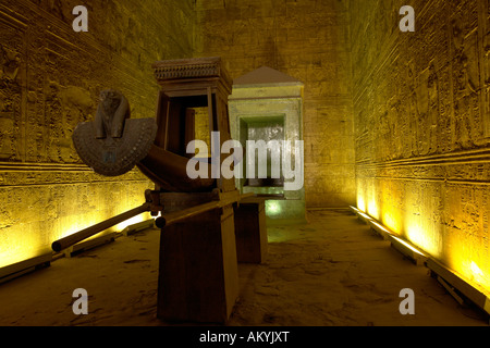 Du temple d'Horus - temple le mieux conservé d'Egypte. plante (C) Rainer F. Steussloff/intro : Banque D'Images