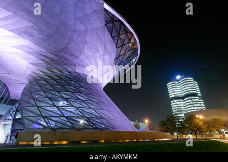 Construction du nouveau monde de BMW à Munich. La BMW world a ouvert ses portes en octobre 2007. Bavière Munich Allemagne Banque D'Images
