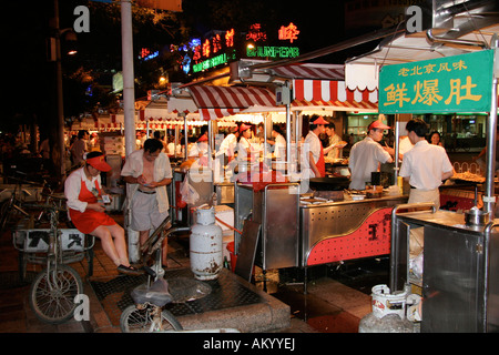 Marché de nuit de Donghuamen street dans après l'obscurité, Beijing, Chine Banque D'Images