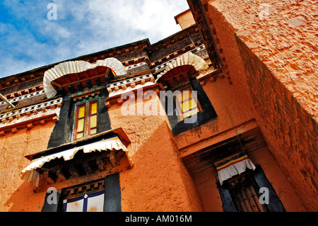 Façade avec fenêtres, Jamkhang Chenmo Tashilhunpo, monastère, Tibet, Asie Banque D'Images