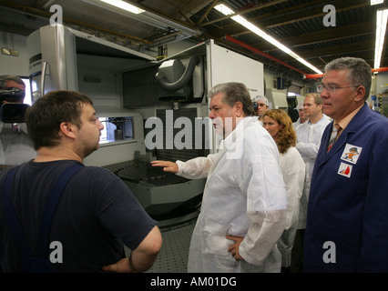 Premier ministre de Rhénanie-palatinat Kurt Beck se rendant sur la bouilloire Huhtamaki dans Alf, Rhénanie-Palatinat, Allemagne Banque D'Images