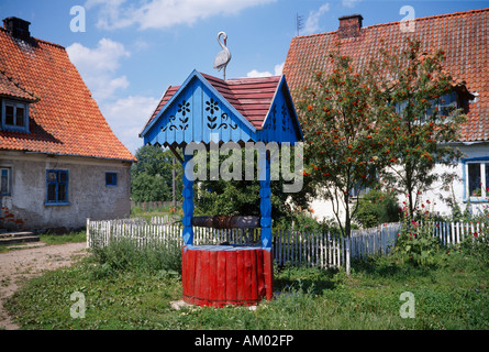 Dans l'exclave de l'eau conduites sont pas kaliningrad implicitness. Souvent, l'eau doit être extraite à un puits traditionnel. Banque D'Images