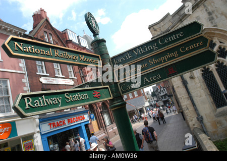 Panneau de ville de York Yorkshire Angleterre UK National Railway Jorvik Viking Centre Banque D'Images