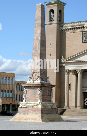 Obélisque à l'Alte Markt, la Saint-Nicolas, église, Potsdam, Brandebourg, Allemagne Banque D'Images