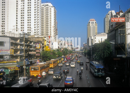 Petchburi Road Soi 15 à proximité vers le grand bâtiment Diamond haut à droite et gauche arrière de Pratunam, à Bangkok, Thaïlande Banque D'Images