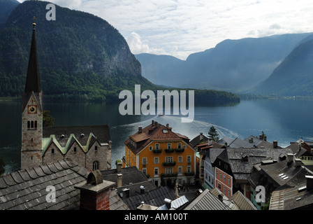 Hallstatt et le lake Hallstaetter See, Salzkammergut, Wien, Autriche Banque D'Images