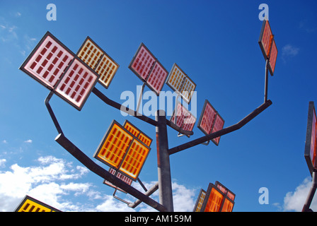 Arbre généalogique à l'énergie solaire dans la zone résidentielle Ulmer ville solaire, Ulm, Bade-Wurtemberg, Allemagne Banque D'Images