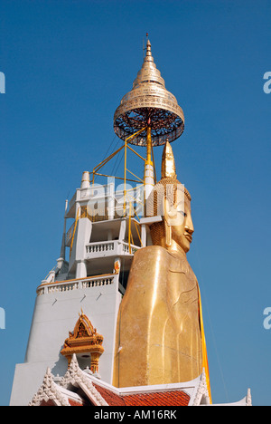 32 m de haut, bouddha Wat Intharawihan, Bangkok, Thaïlande Banque D'Images