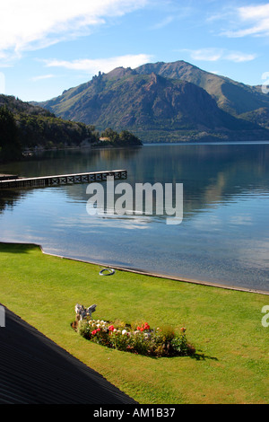 Vue sur le Parc National Nahuel Huapi à partir de la chambre d'hôtel sur le Lago Gutierrez Bariloche Argentine Banque D'Images