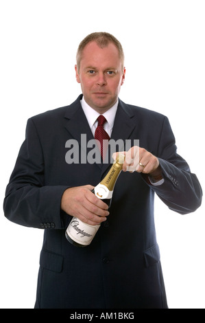 Businessman de l'ouverture d'une bouteille de champagne de toutes les étiquettes ont été créées pour cette image Banque D'Images