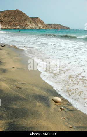 La plage d'Agua Amarga Parc naturel de Cabo de Gata Almeria province Andalousie Espagne Banque D'Images